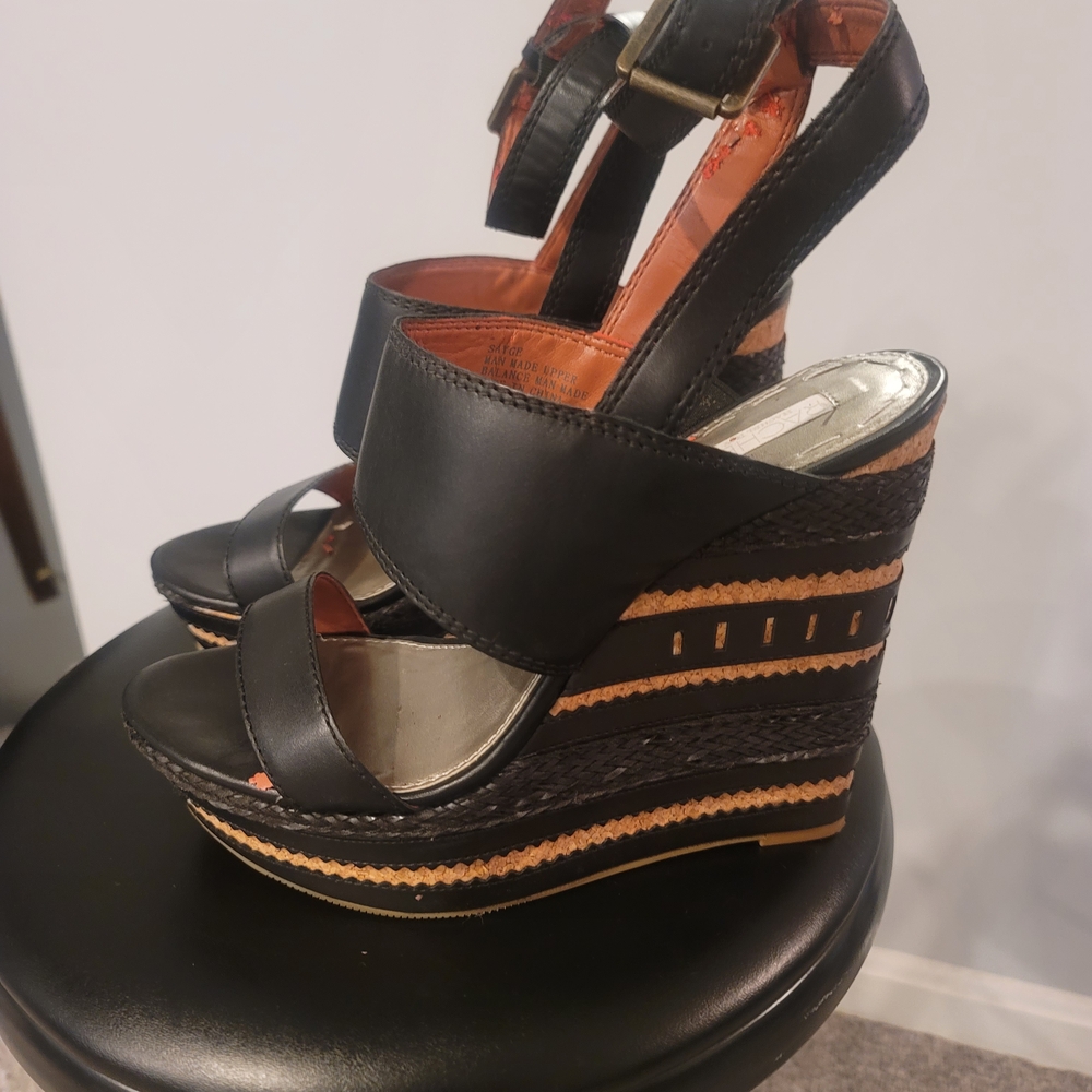 RACHEL Rachel Roy Black and Tan Wedges